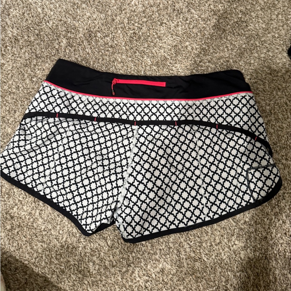 Lululemon Speed up short 2.5”
